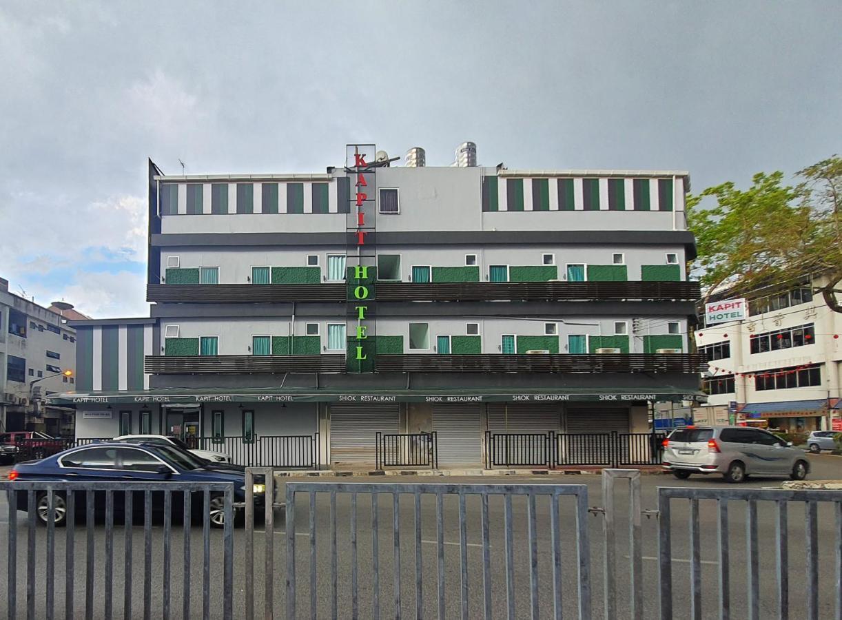 Kapit Hotel Кучинг Екстериор снимка