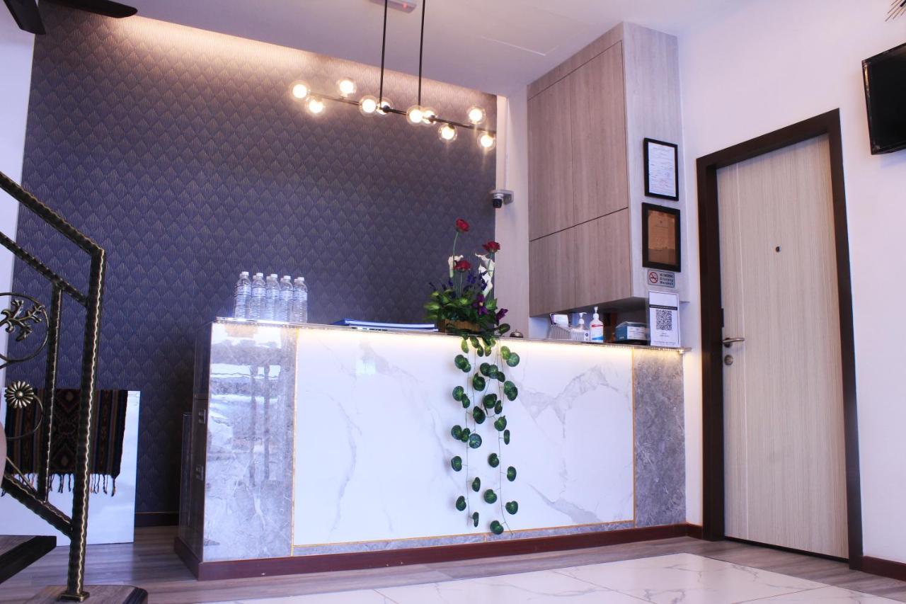 Kapit Hotel Кучинг Екстериор снимка