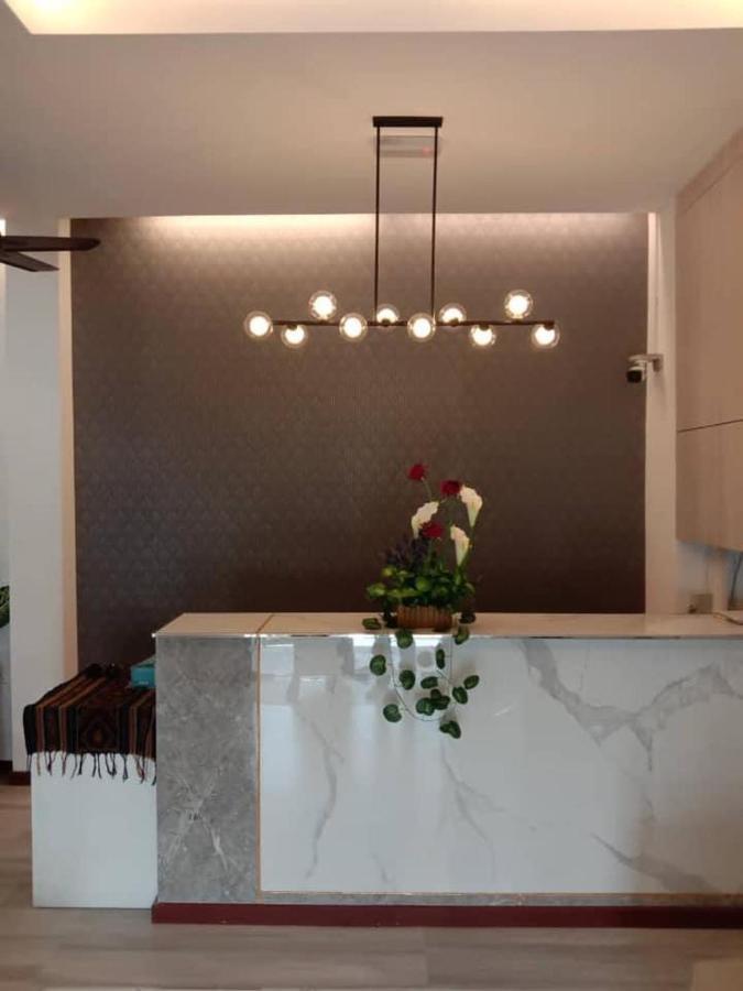 Kapit Hotel Кучинг Екстериор снимка