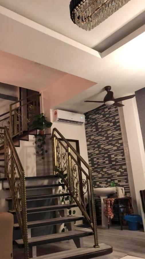 Kapit Hotel Кучинг Екстериор снимка