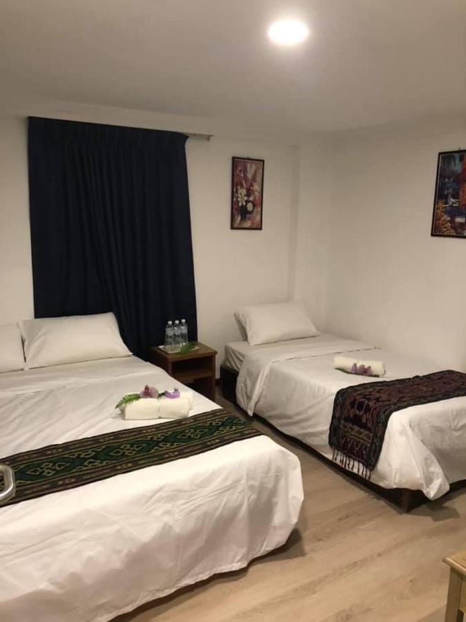 Kapit Hotel Кучинг Екстериор снимка