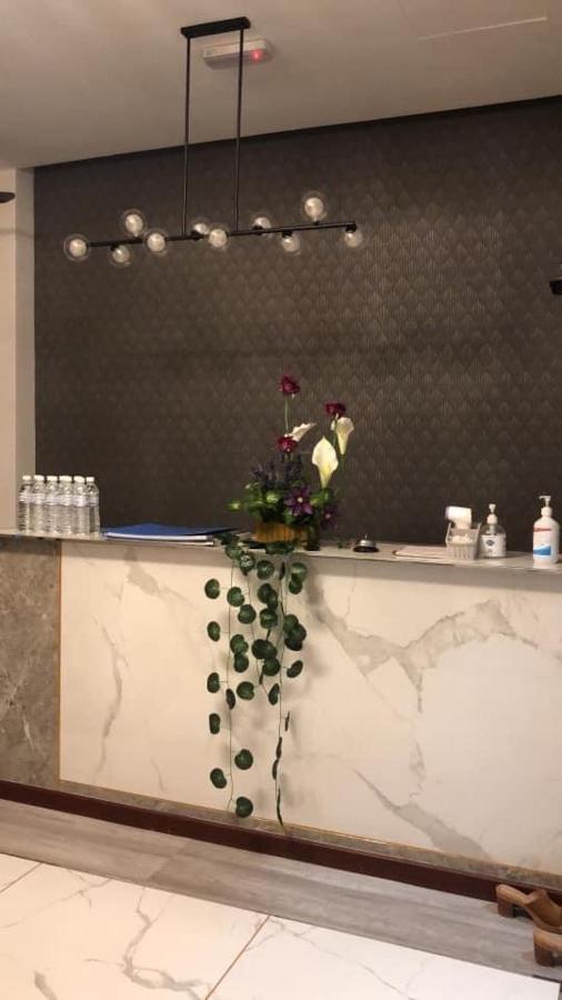 Kapit Hotel Кучинг Екстериор снимка