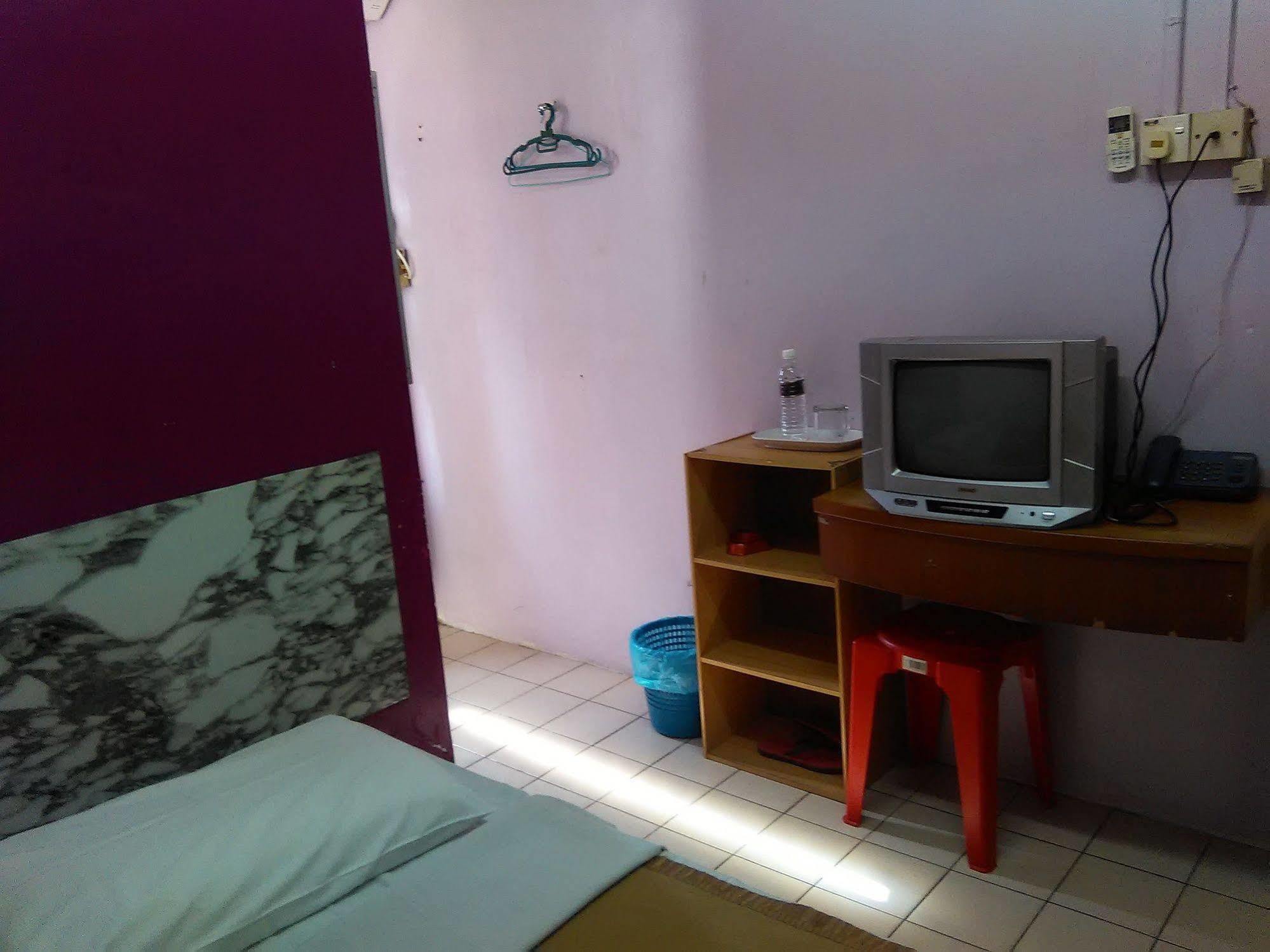 Kapit Hotel Кучинг Екстериор снимка