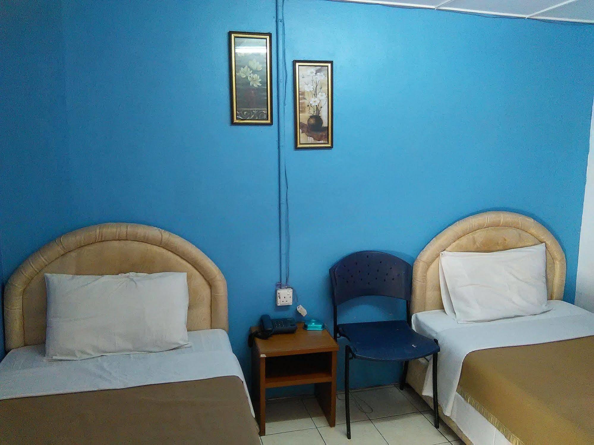 Kapit Hotel Кучинг Екстериор снимка