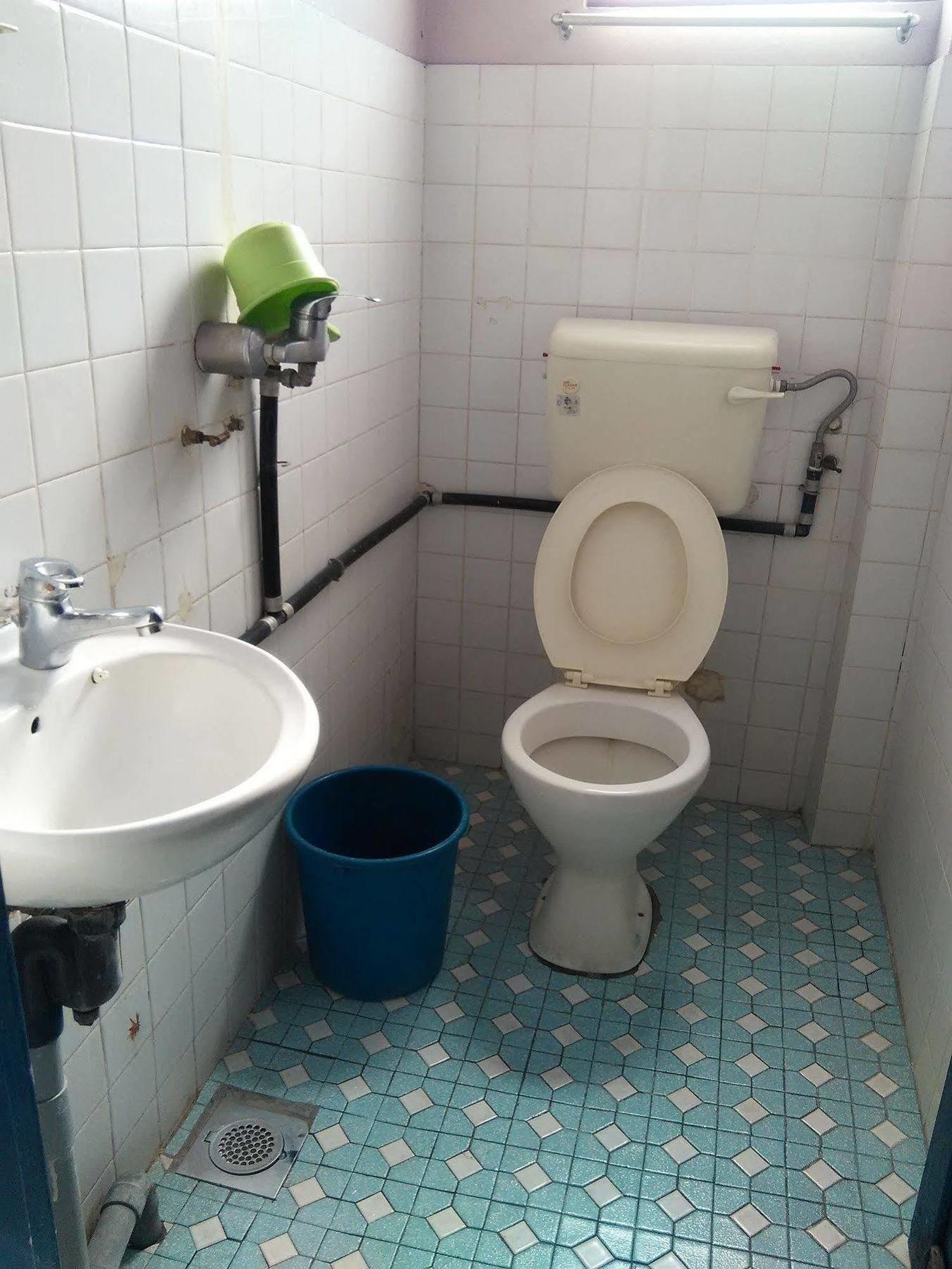 Kapit Hotel Кучинг Екстериор снимка