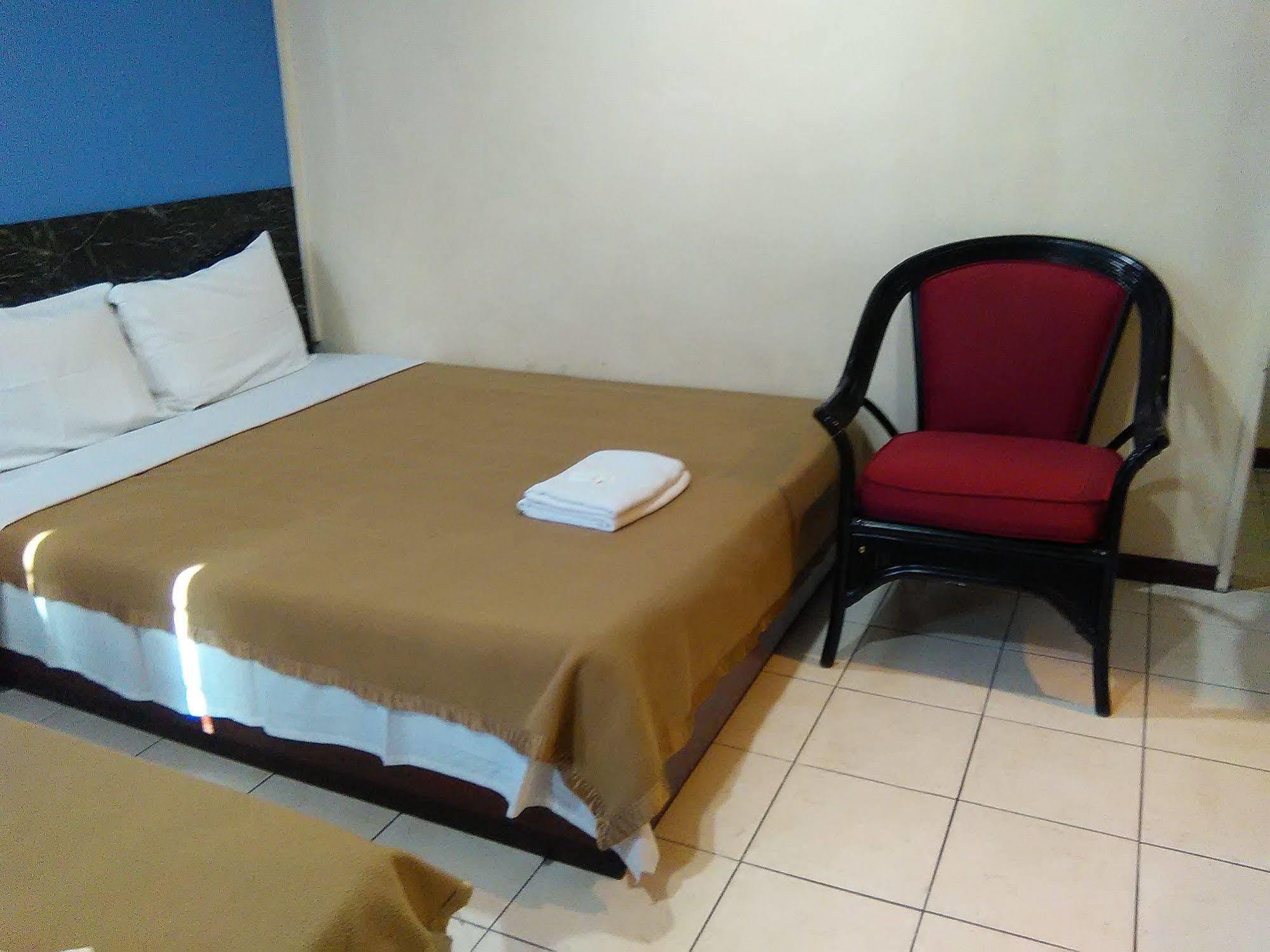 Kapit Hotel Кучинг Екстериор снимка